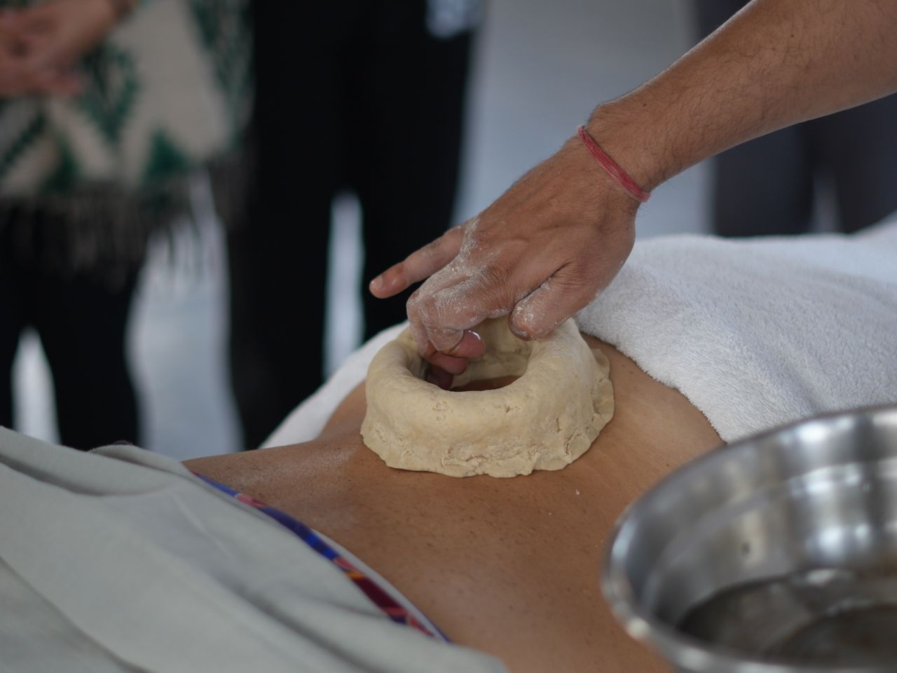 services-02 Experience traditional Kati Basti Ayurvedic therapy in Jonk, India, promoting back pain relief and wellness.